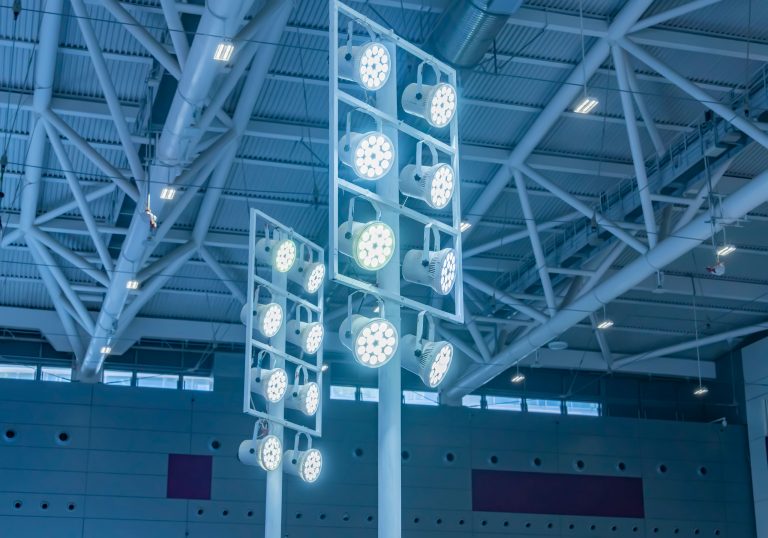 Hochleistungs-LED-Beleuchtung in einer Halle
